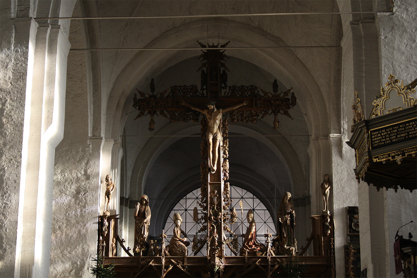 Das Triumphkreuz des Bernt Notke im Lübecker Dom.