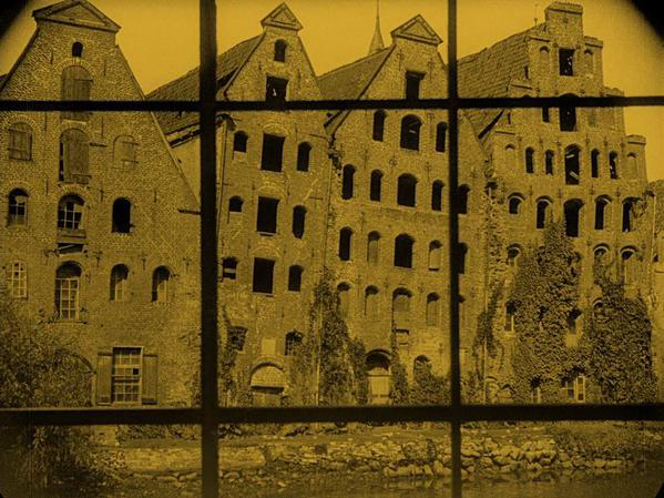 Die alten Salzspeicher in Lübeck in "Nosferatu - Eine Symphonie des Grauens" (1922), Regie Friedrich Wilhelm Murnau.