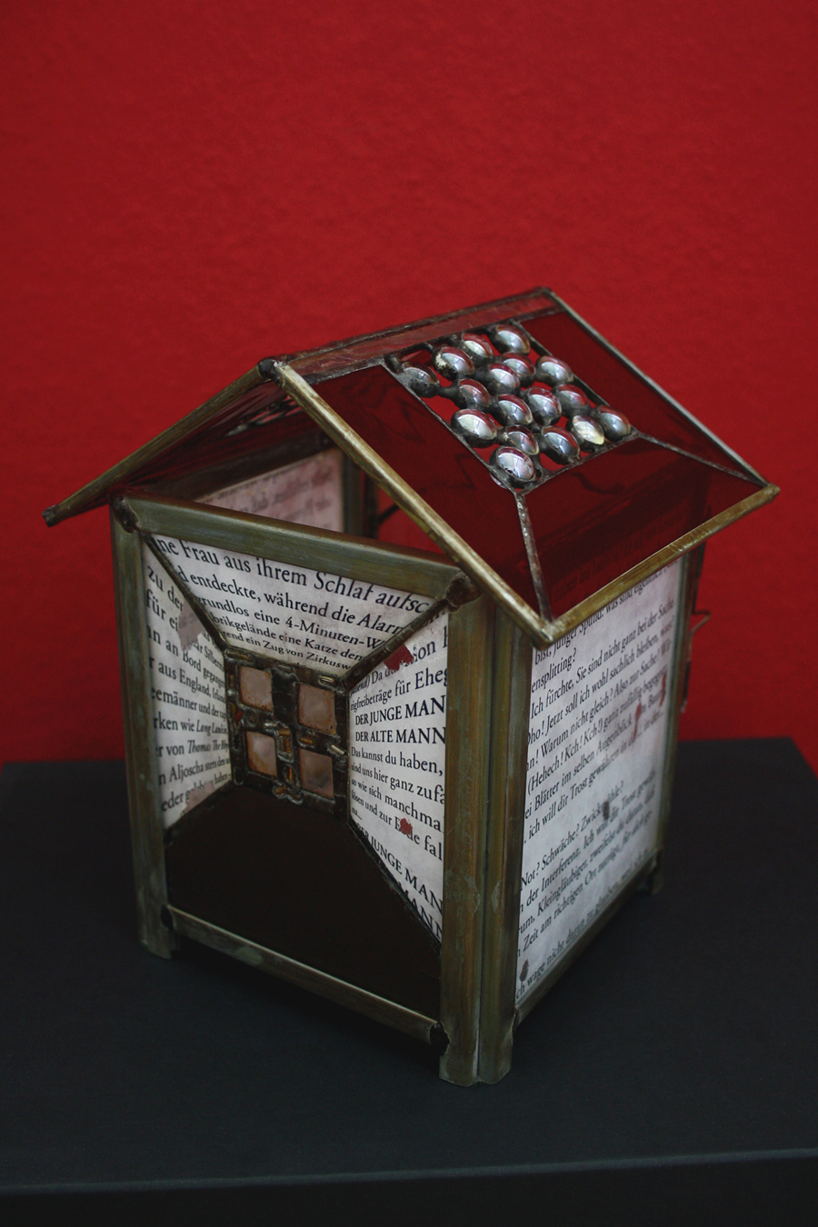 The Aljoscha House. Art Glass Work by Monika Cate, 2007, für "Aljoscha der Idiot" von Christian Erdmann.