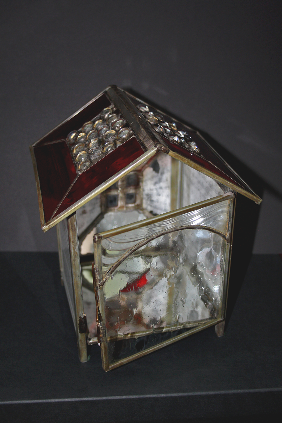 The Aljoscha House. Art Glass Work by Monika Cate, 2007, für "Aljoscha der Idiot" von Christian Erdmann.