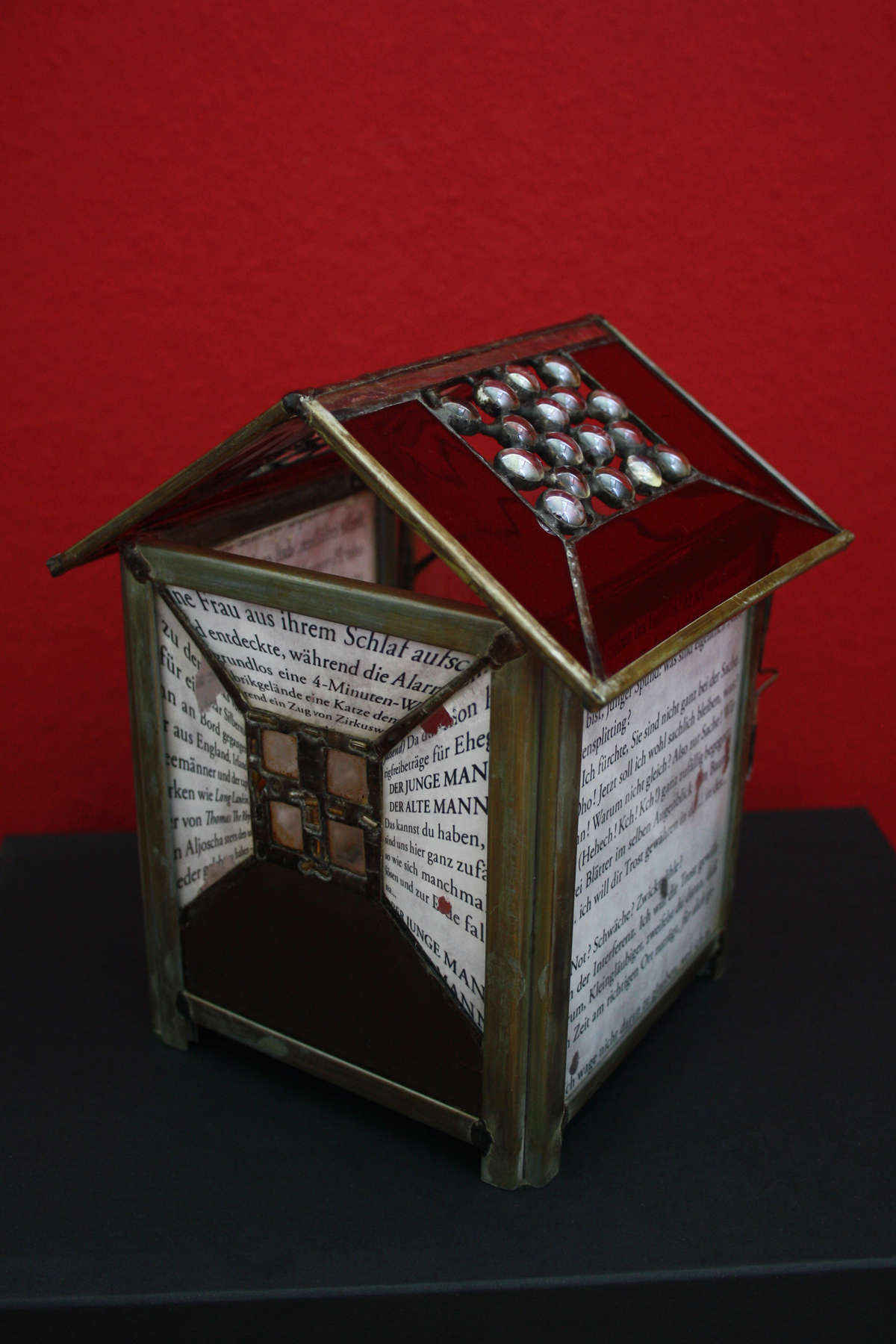 The Aljoscha House. Art Glass Work by Monika Cate, 2007, für "Aljoscha der Idiot" von Christian Erdmann.