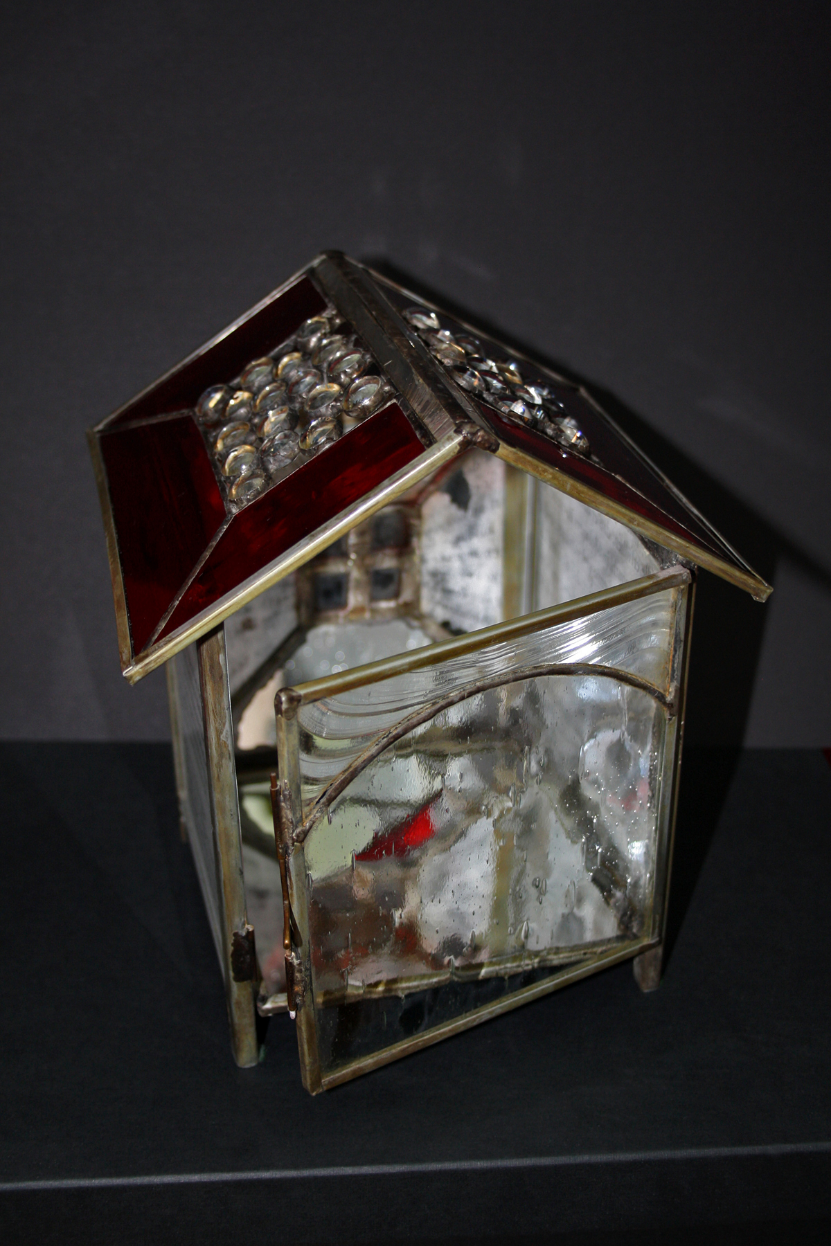 The Aljoscha House. Art Glass Work by Monika Cate, 2007, für "Aljoscha der Idiot" von Christian Erdmann.