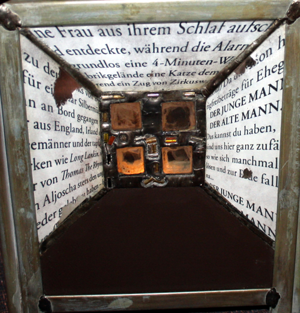 The Aljoscha House. Art Glass Work by Monika Cate, 2007, für "Aljoscha der Idiot" von Christian Erdmann.