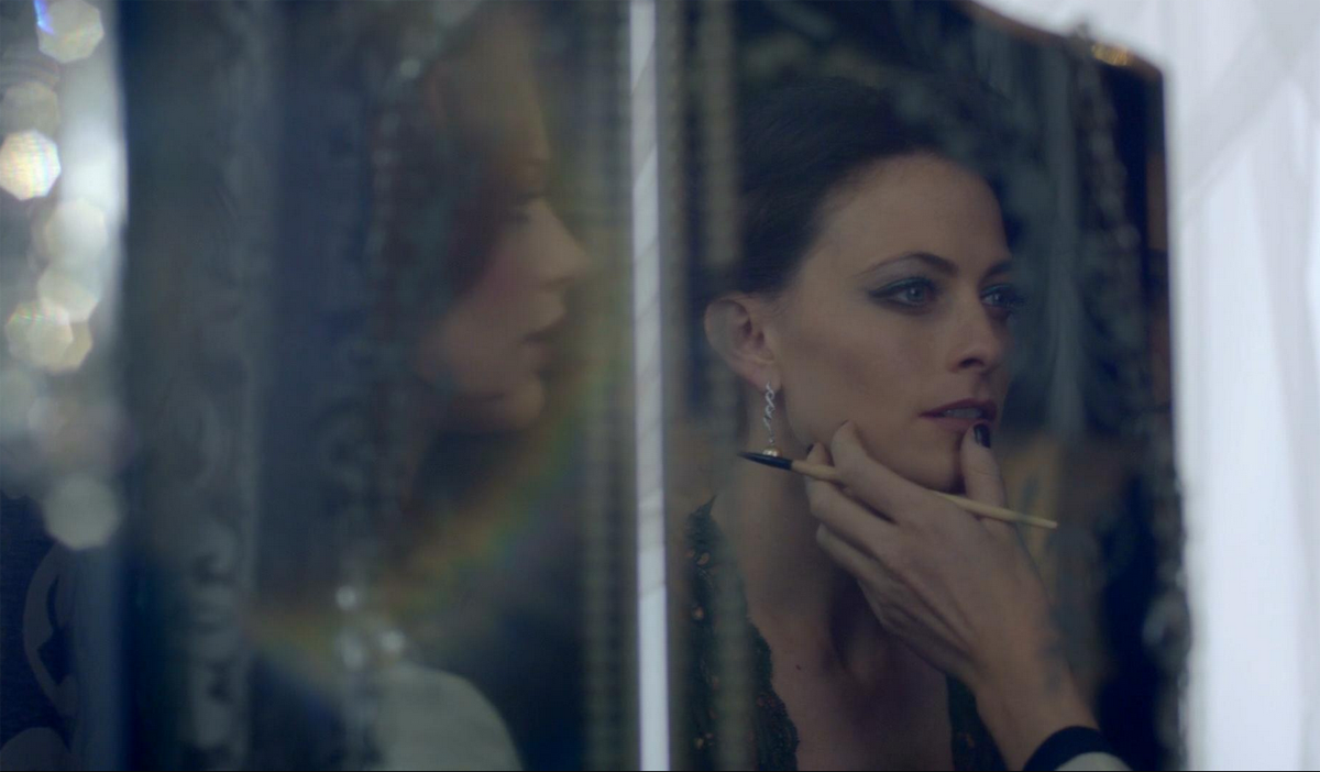 Sherlock - Ein Skandal in Belgravia. Lara Pulver als Irene Adler.