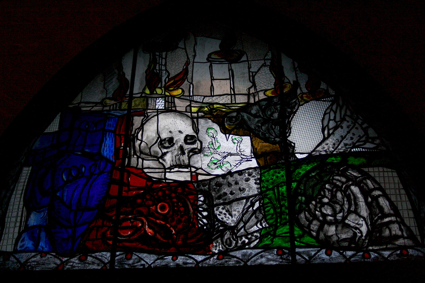 Lübeck, Marienkirche, Tympanonfenster von Markus Lüpertz.