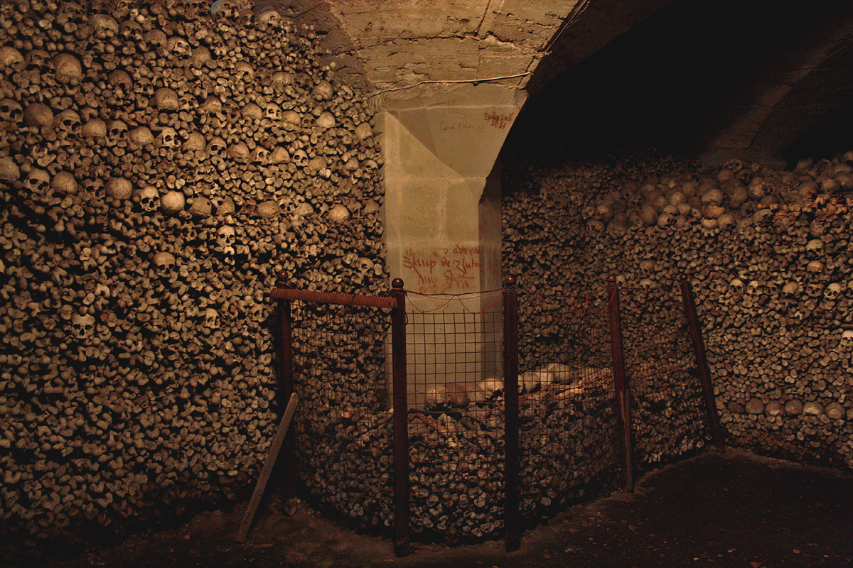 Das Beinhaus von Mělnik. The Mělnik Chapel of Bones.