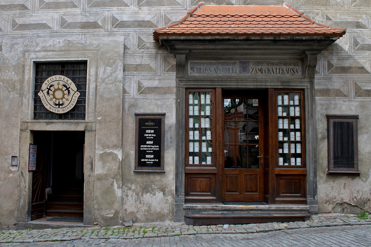 Cesky Krumlov. Krumau. Fürstlich-Schwarzenbergsche Schloss-Apotheke.