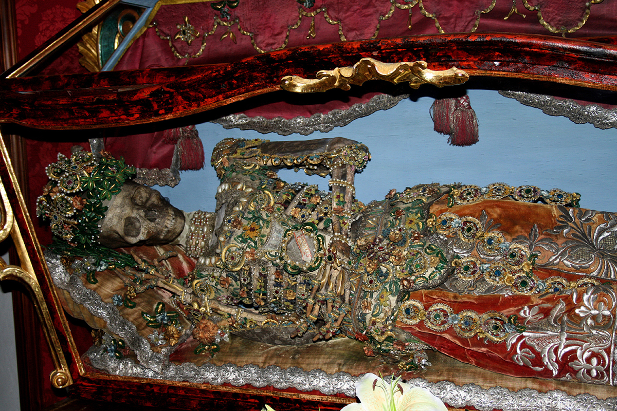 Cesky Krumlov. Krumau. Schatzkammer der Sakralen Kunst, Reliquiar des Hl. Reparat.