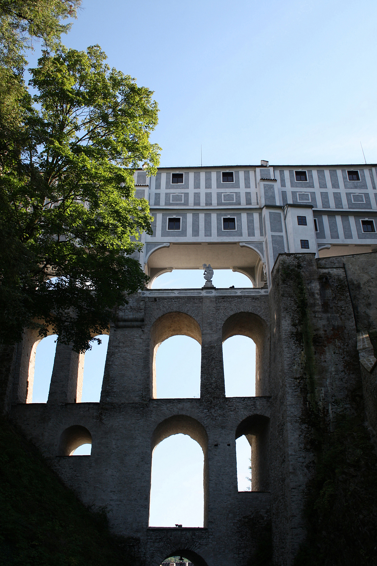 Cesky Krumlov. Krumau. Mantelbrücke.