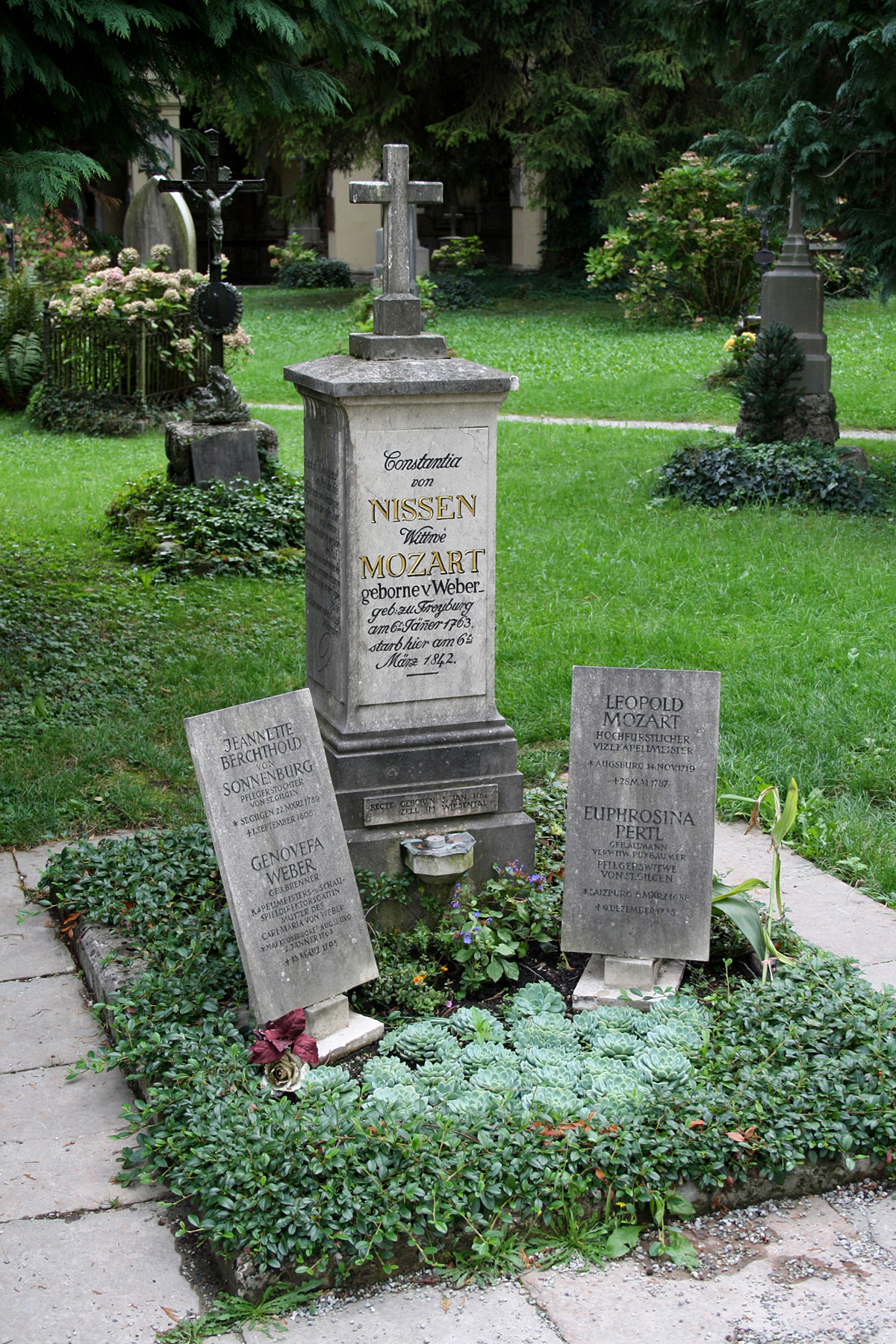 Salzburg. Sebastiansfriedhof. Das Grab von Constanze Mozart.