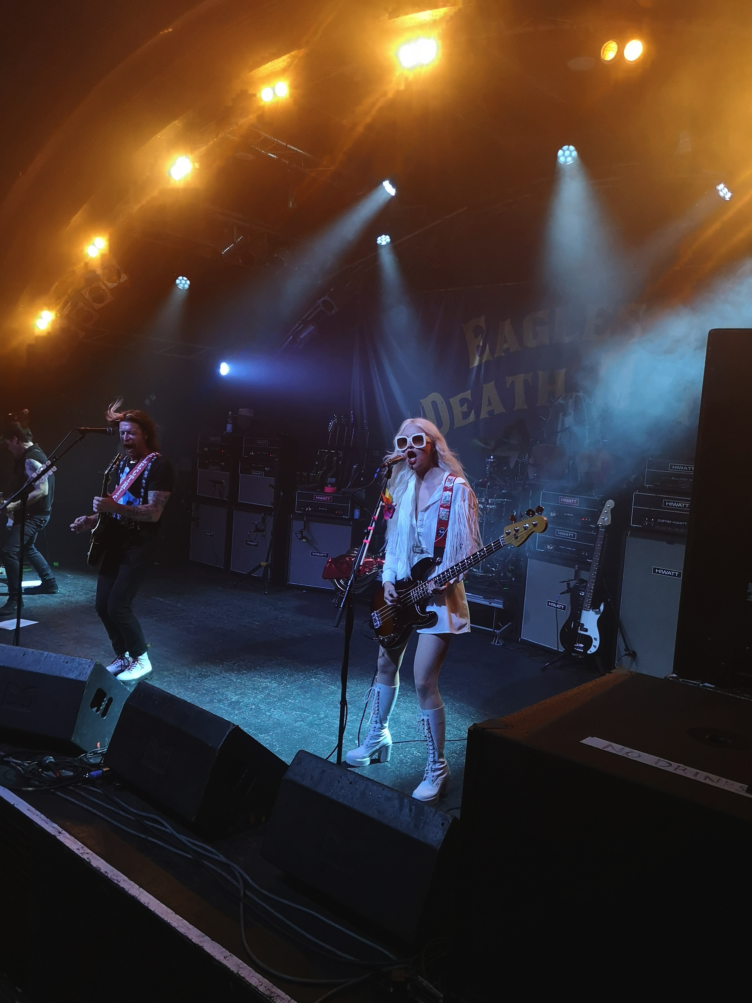 Eagles of Death Metal, Markthalle Hamburg 13.07.2023, Jesse Hughes, Jennie Vee.