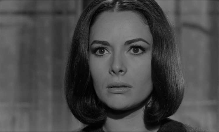 Karin Dor in "Der unheimliche Mönch", 1965.