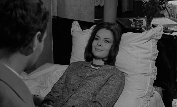 Karin Dor in "Der unheimliche Mönch", 1965.