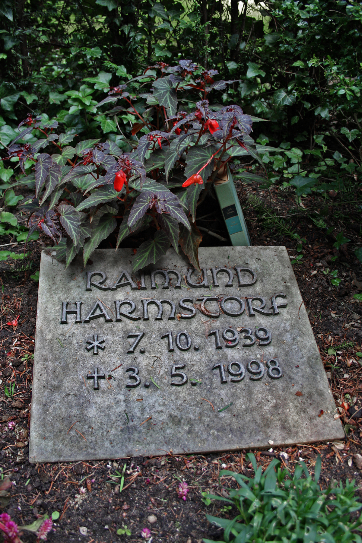 Raimund Harmstorf, Grabstätte auf dem Friedhof Bad Oldesloe. Foto Christian Erdmann.