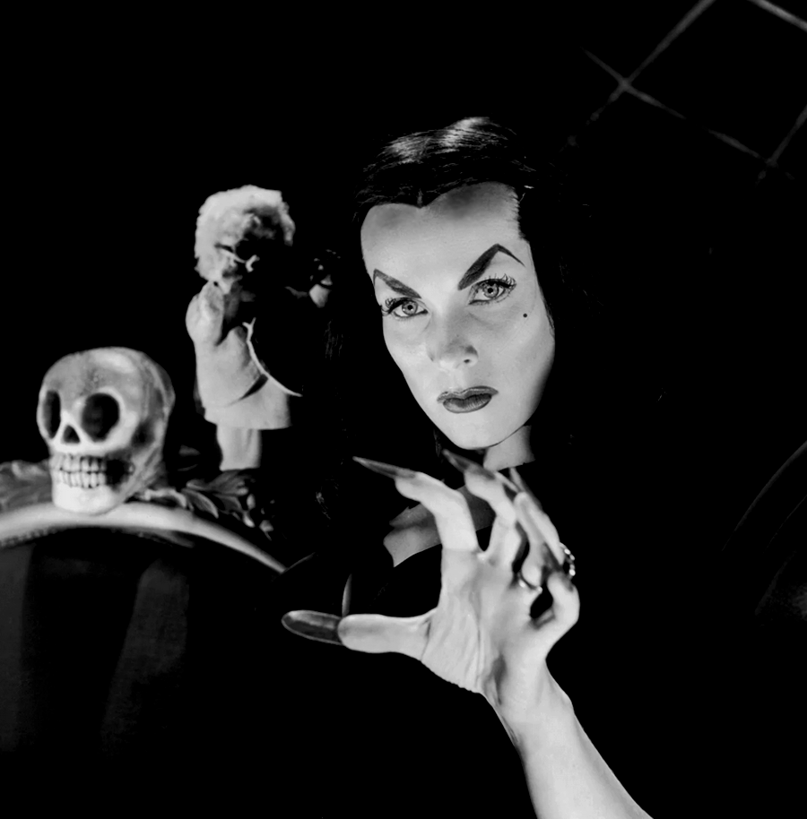 Maila Nurmi, Künstlername Vampira.