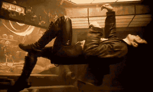 Ein Mann betritt das Reich hinter dem Selbstverständlichen. Rezension zum Roman "Aljoscha der Idiot" von Christian Erdmann.