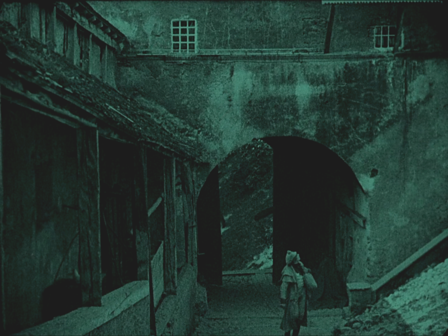 Nosferatu - Eine Symphonie des Grauens, 1922, Regie F. W. Murnau.  Gustav von Wangenheim auf Oravsky Hrad.