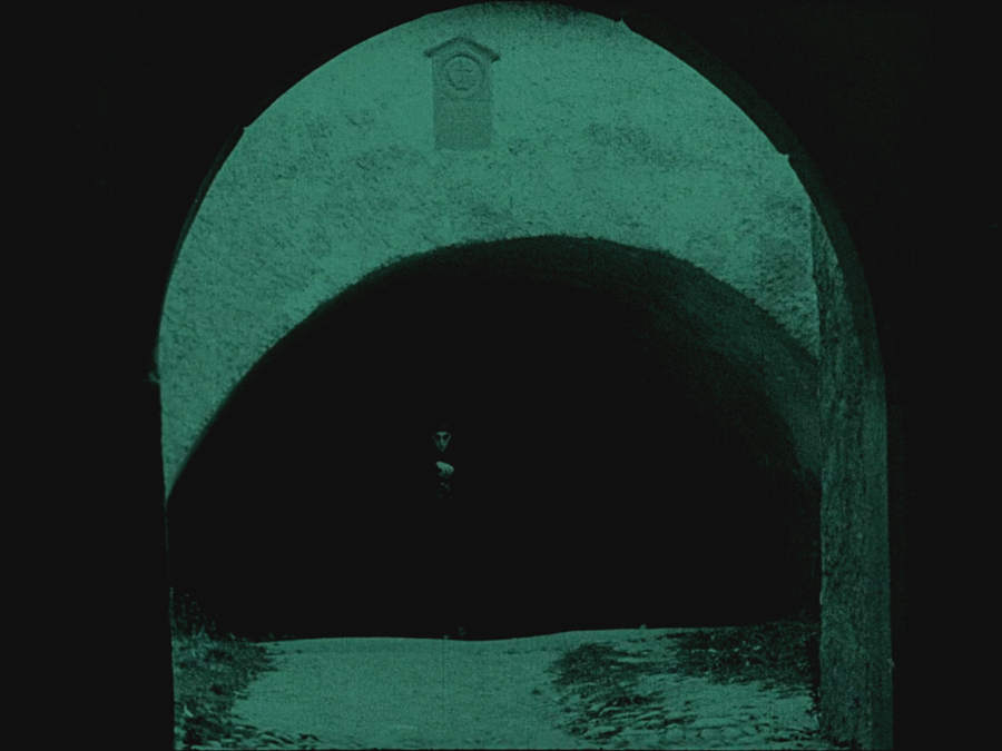 Nosferatu - Eine Symphonie des Grauens, 1922, Regie F. W. Murnau.  Max Schreck als Graf Orlok auf Burg Orava.