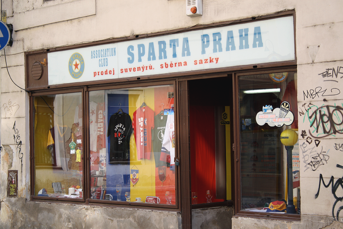Fanshop Sparta Praha. Foto Christian Erdmann.