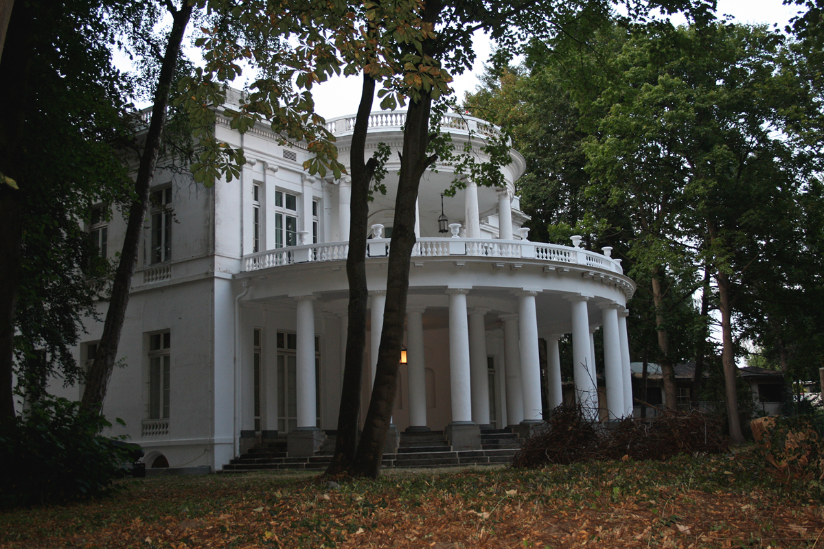 Location für "Der amerikanische Freund": Säulenvilla Elbchaussee 186.