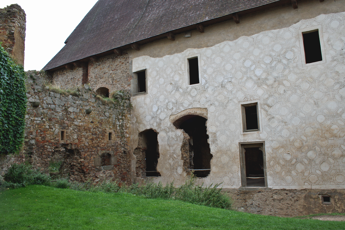 Burg Točnik, Burghof.
