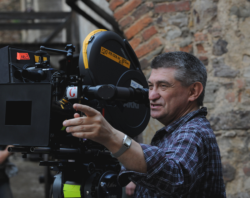 Alexander Sokurov bei den Dreharbeiten zu "Faust" auf Burg Točnik.