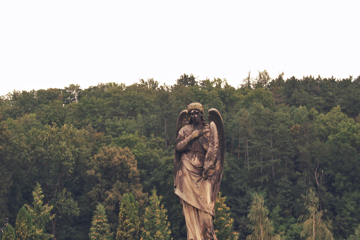 Engel auf dem Friedhof von Točnik.