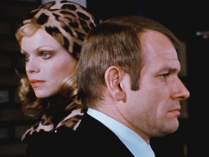 Mascha Rabben und Klaus Löwitsch in "Welt am Draht", 1973, Regie Rainer Werner Fassbinder.
