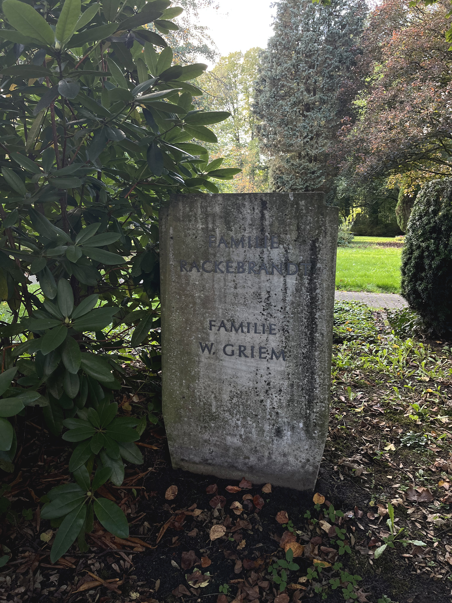 Helmut Griem, Grabstein in Ohlsdorf.